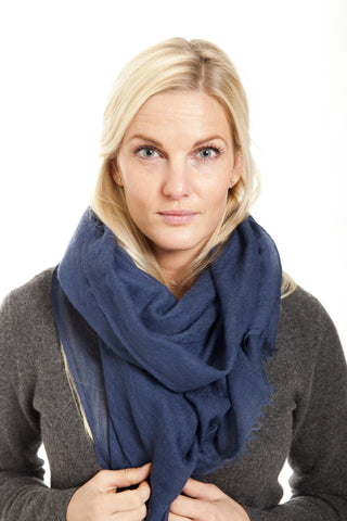 Aya - cashmere tørklæde - Marineblå